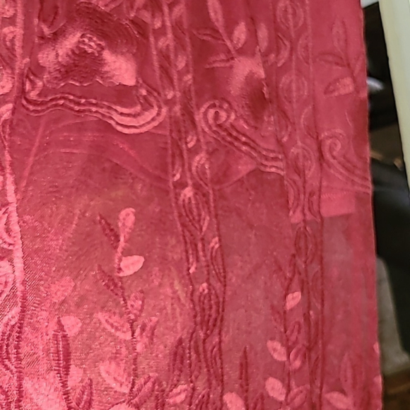 E'leter lace overlay romper midi length. Lovely burgundy in color sz Small(#595) - Picture 8 of 17